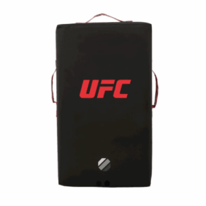 escudo multigolpes color negro con logo ufc en color rojo