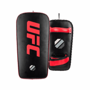 pad de entremiento marca ufc color negro con detalles en rojo